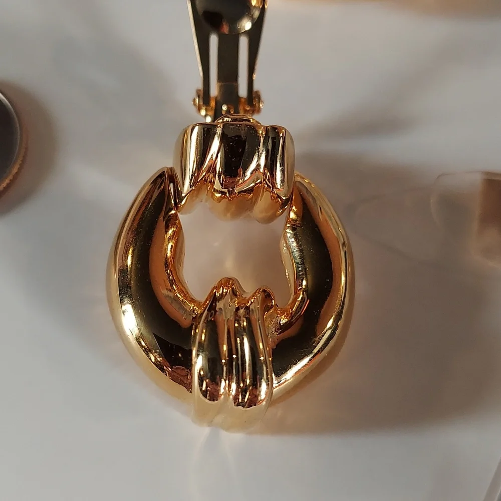 Vintage Essex Gold-plated Chunky Door Knocker Clip-on Earrings